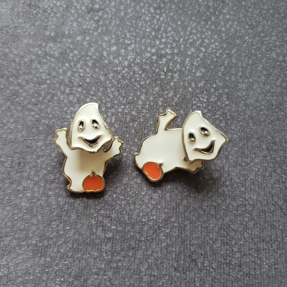 Cute Ghost Earrings 2D w Pumpkin Accent Moving